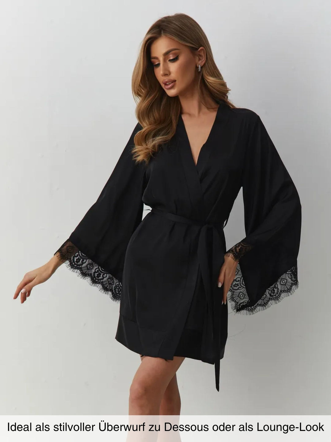 Caelina – Schwarzer Hauch aus Satin und Spitze