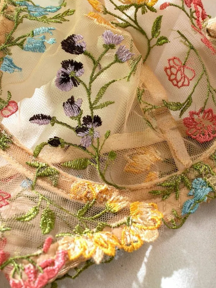 Eliane – Sommerliche Stickerei für Leichtigkeit & Feminität